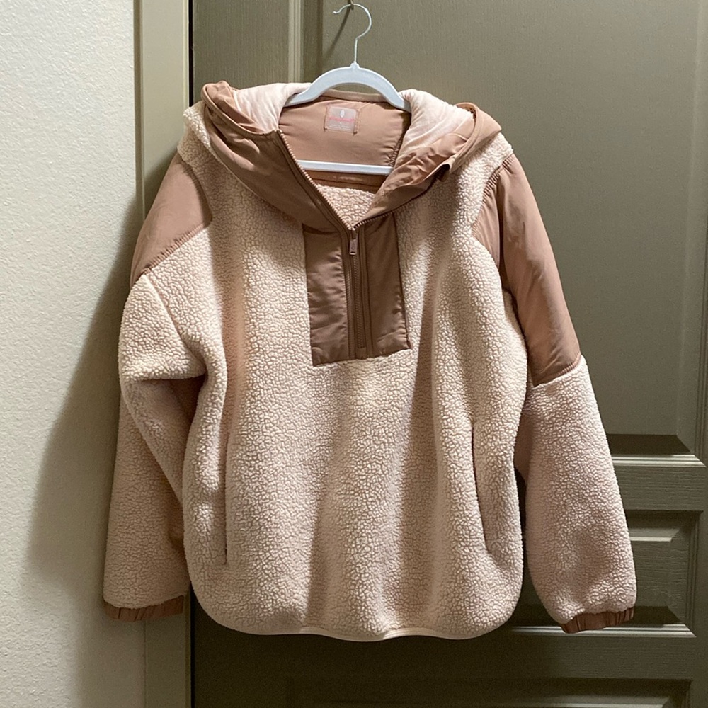 NWOT Lead the pack sweater